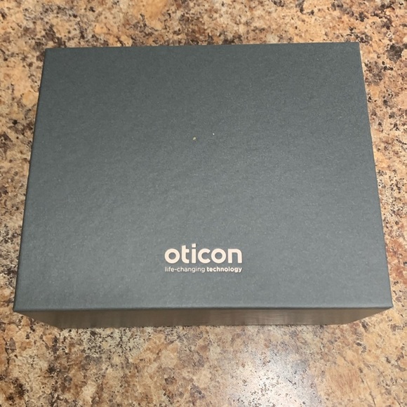 NWOT Oticon Hearing AIDS and accessories - Picture 1 of 9